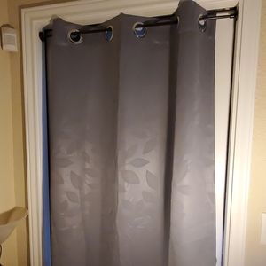 Set of gray polyester curtains with flower design